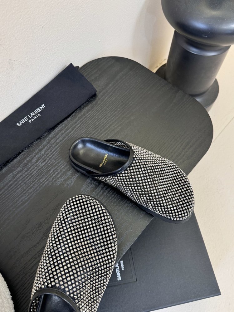 Шлепанцы женские фото 4