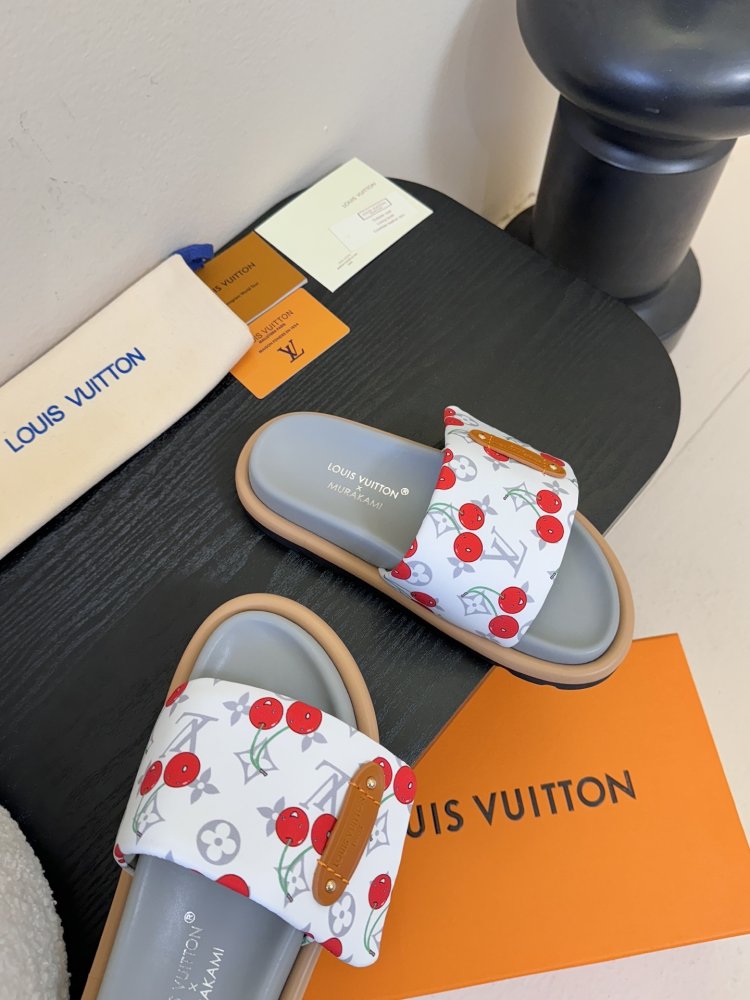 Шлепанцы женские фото 4