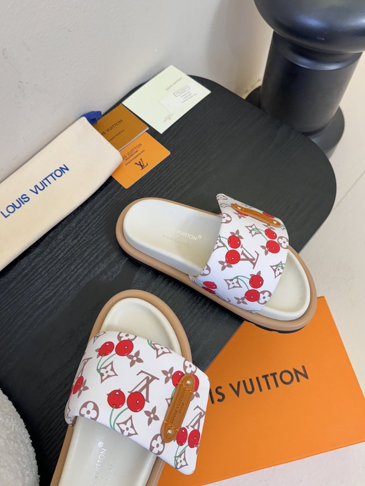 Шлепанцы женские фото 4