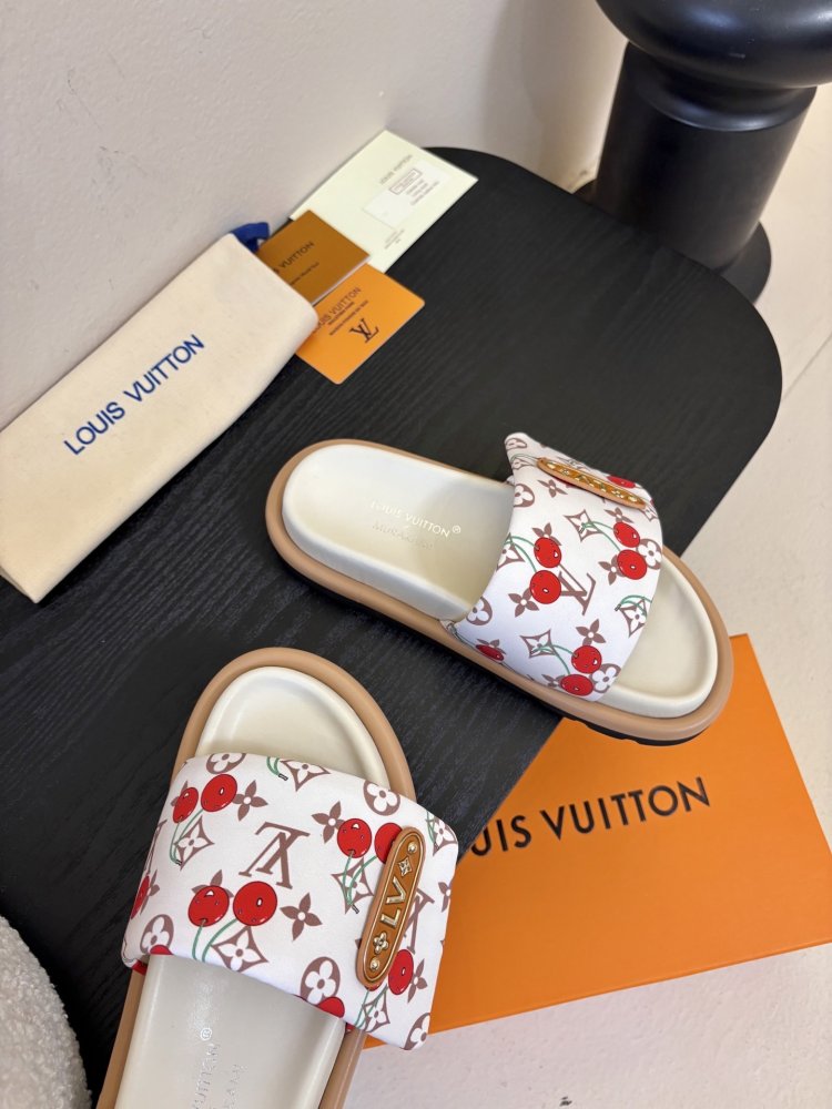 Шлепанцы женские фото 4