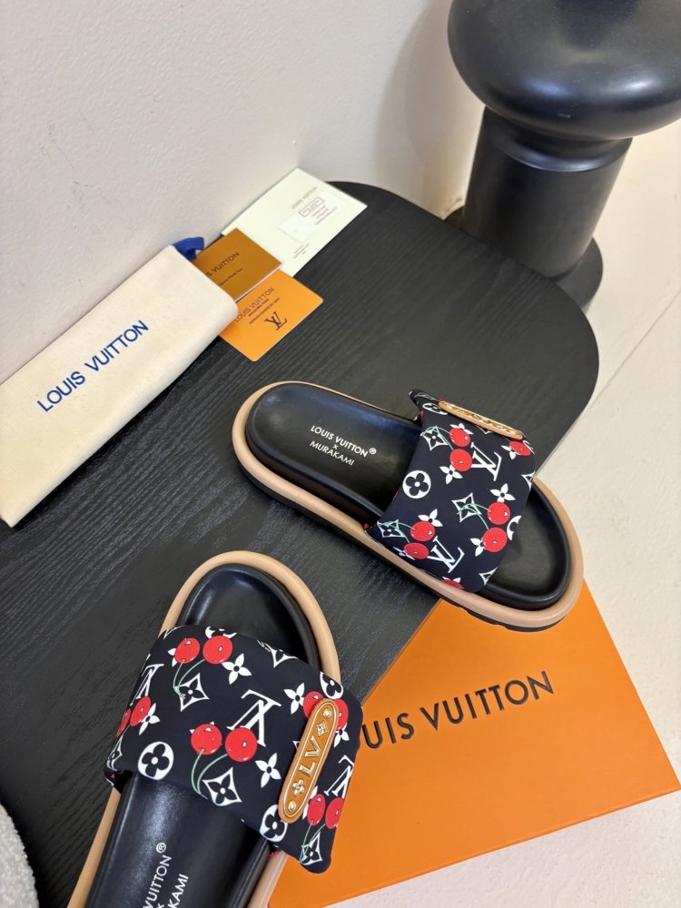 Шлепанцы женские фото 4