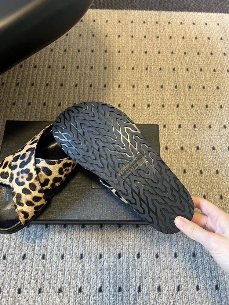 Шлепанцы женские фото 4