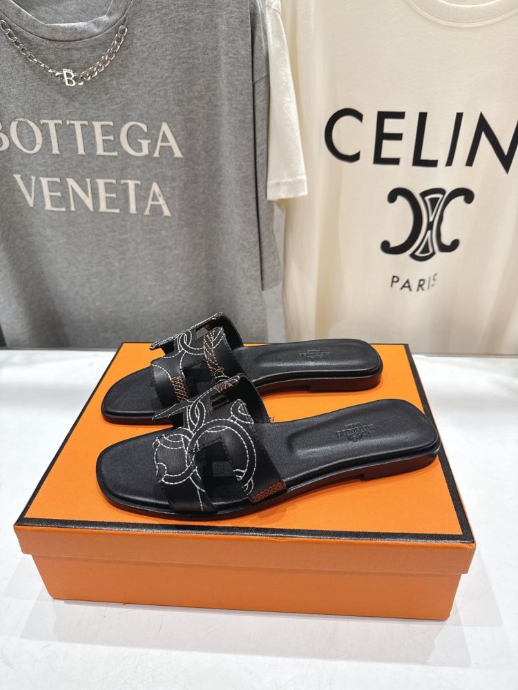 Шлепанцы женские фото 4