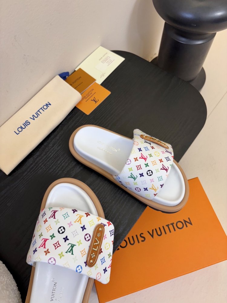 Шлепанцы женские фото 4