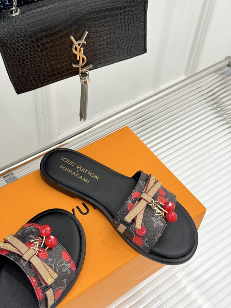 Шльопанці жіночі фото 5