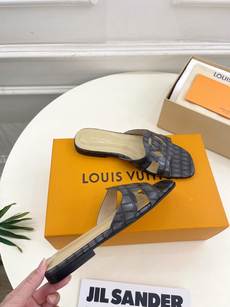 Шлепанцы женские фото 5