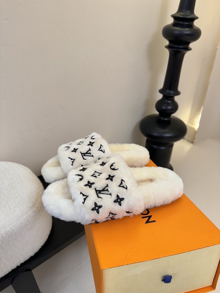 Шльопанці жіночі фото 5