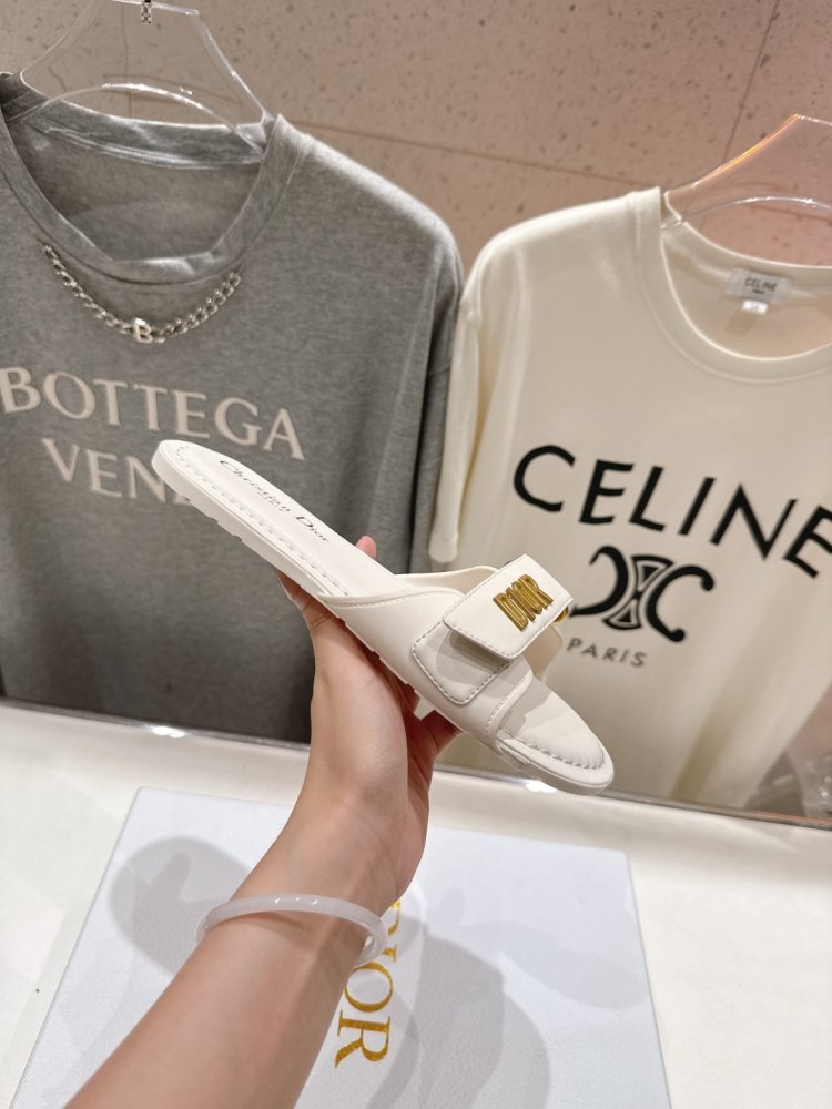 Шлепанцы женские фото 5