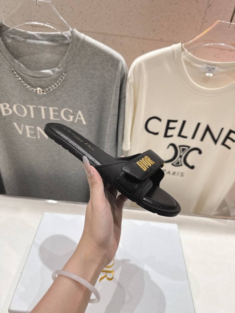 Шлепанцы женские фото 5