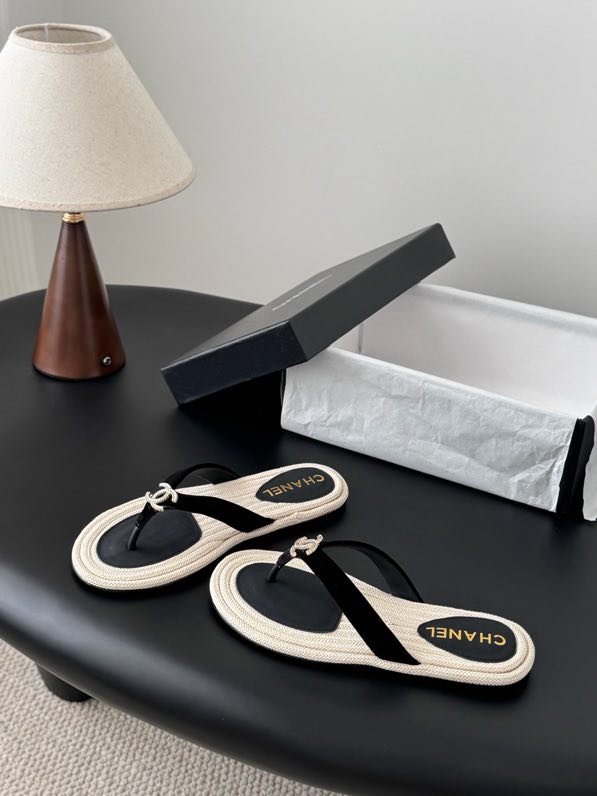 Шльопанці жіночі фото 5