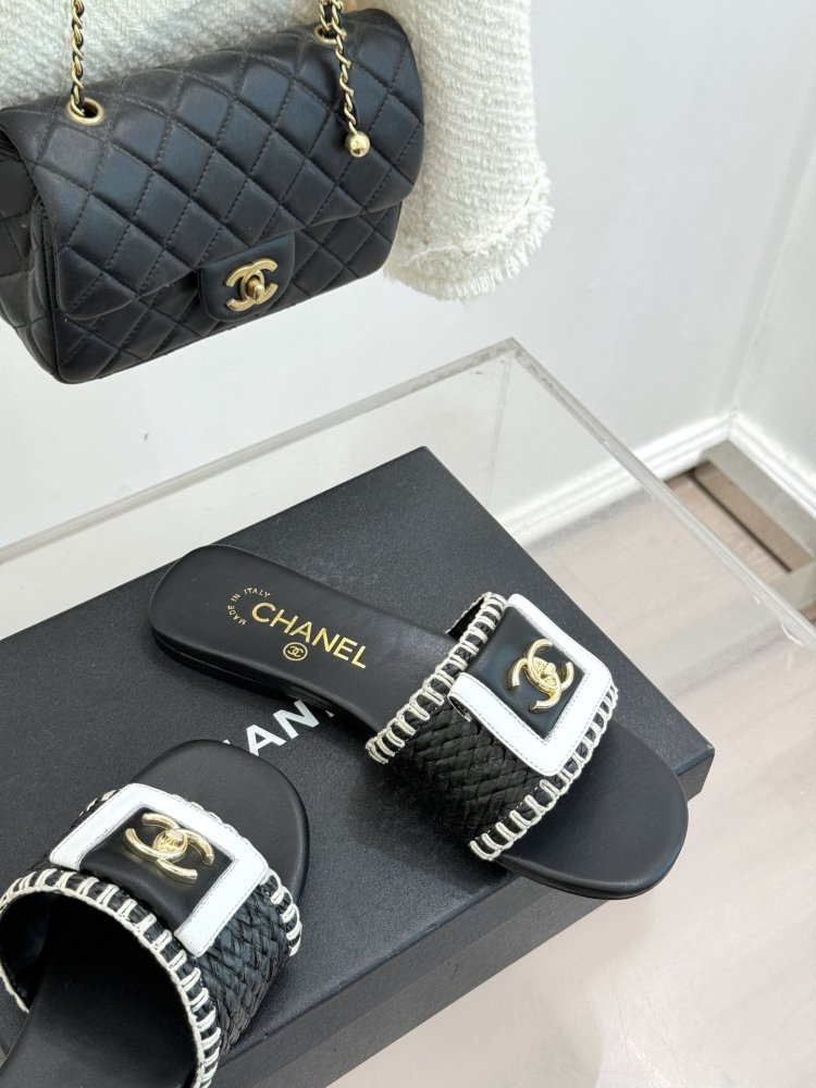 Шлепанцы женские фото 5