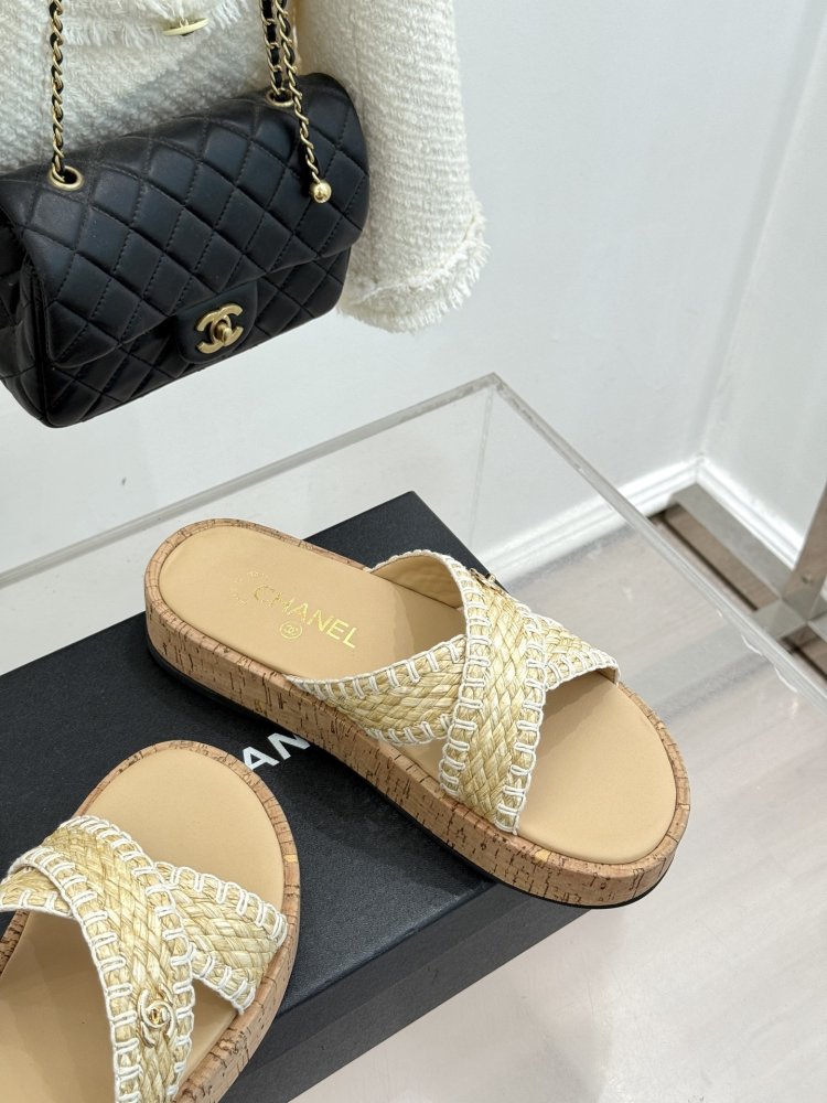 Шлепанцы женские фото 5