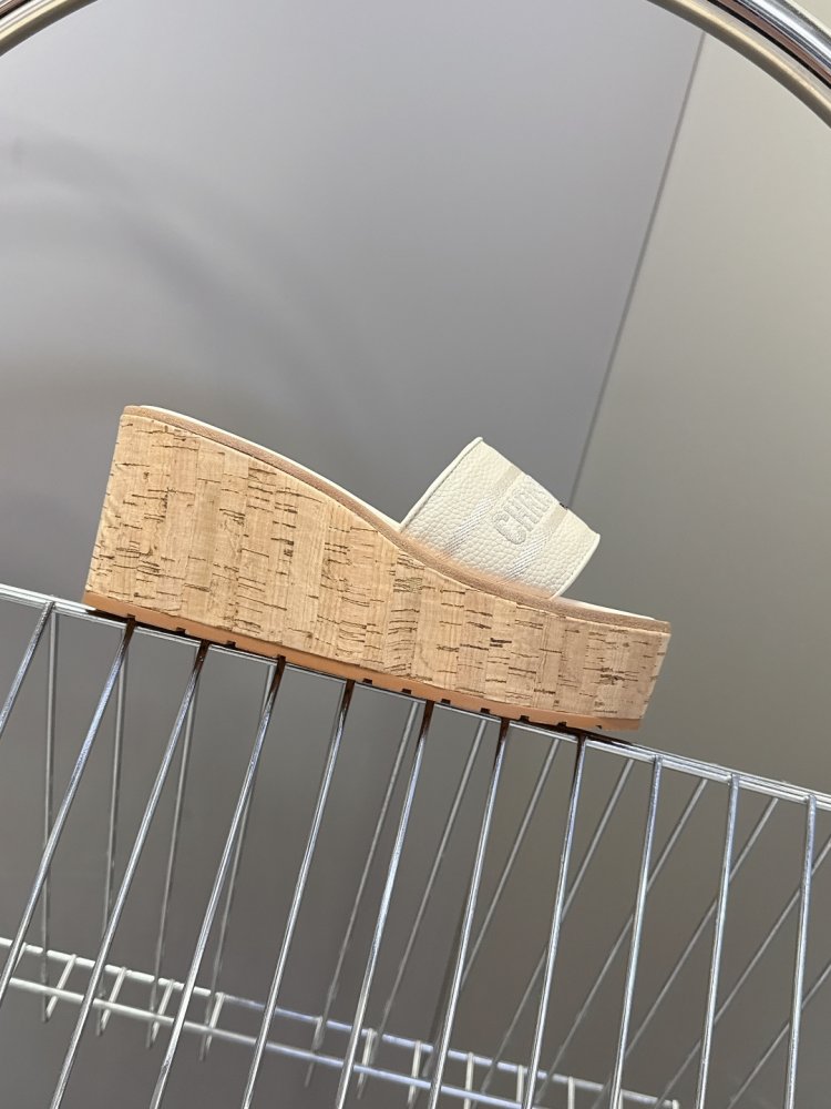 Шльопанці жіночі фото 5