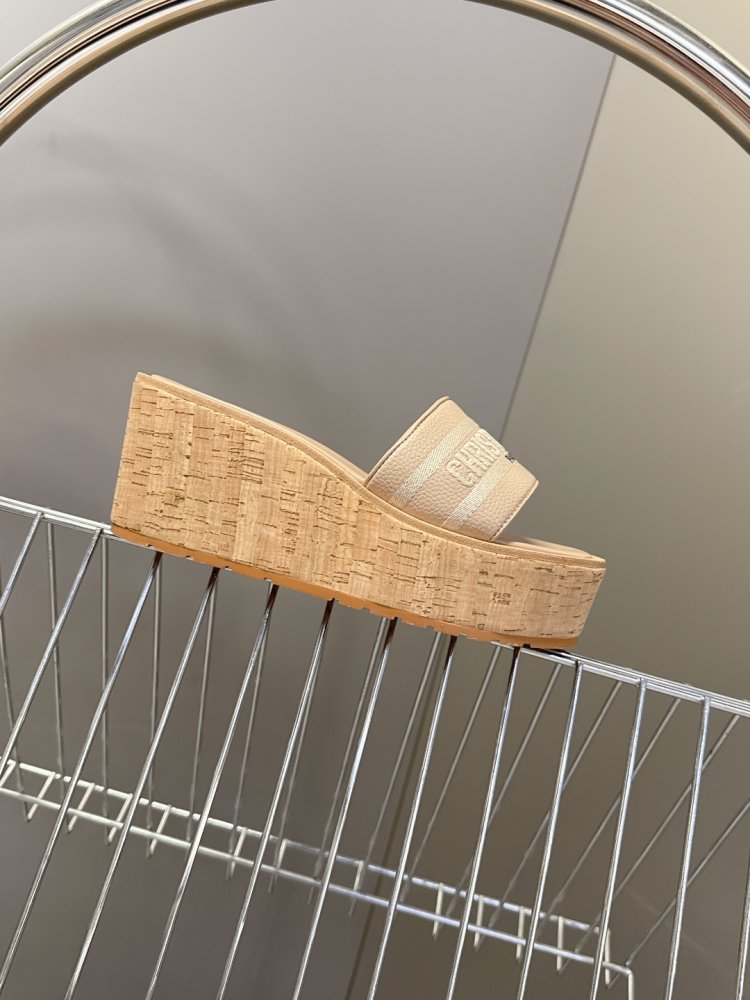 Шлепанцы женские фото 5