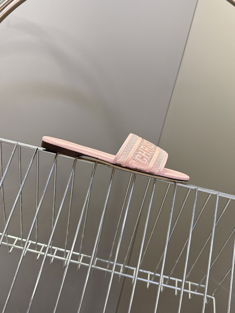 Шлепанцы женские фото 5