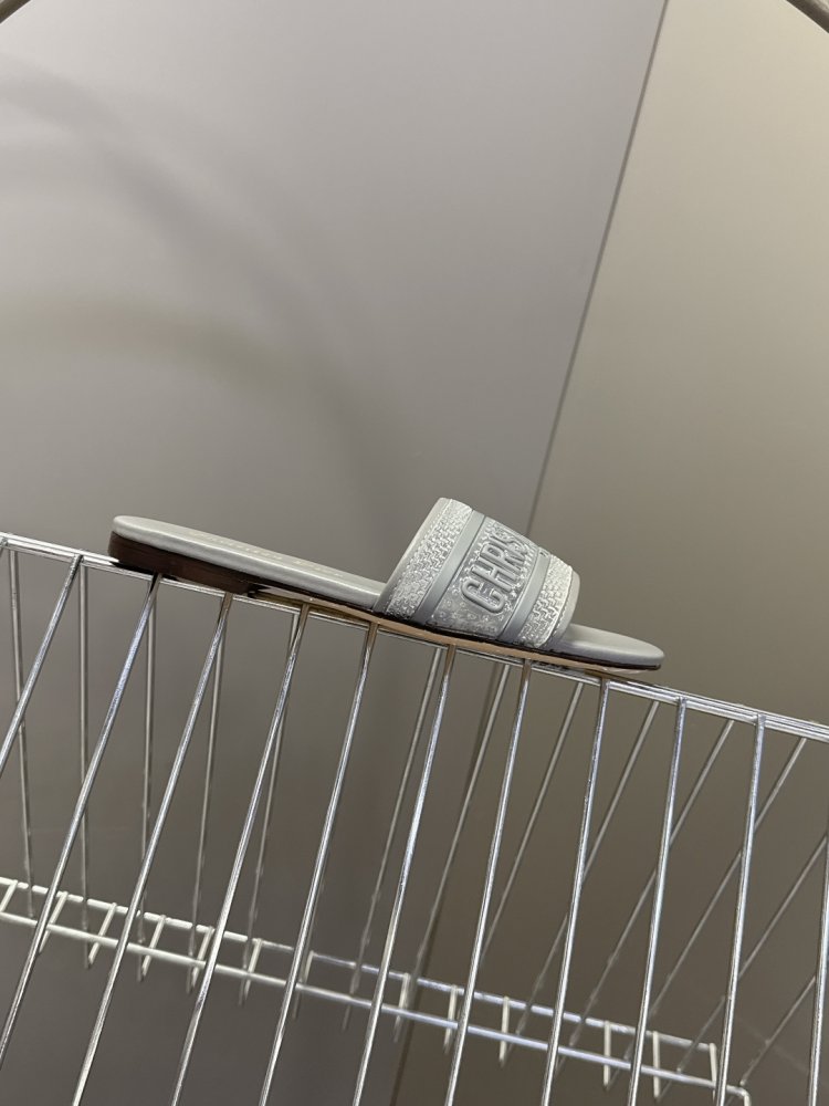 Шльопанці жіночі фото 5