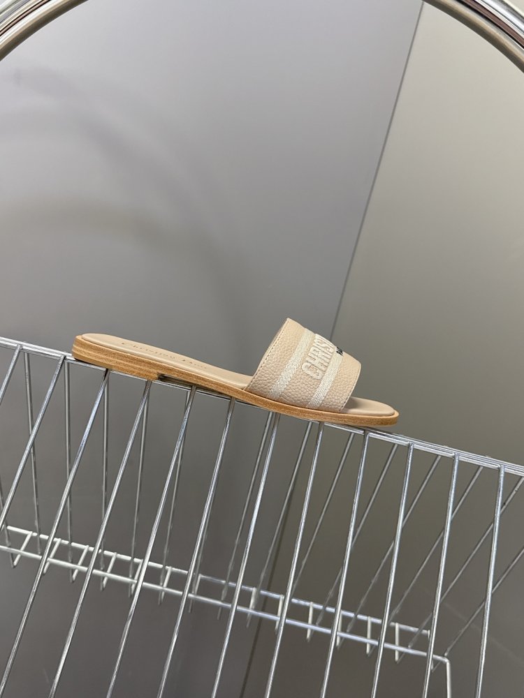 Шльопанці жіночі фото 5