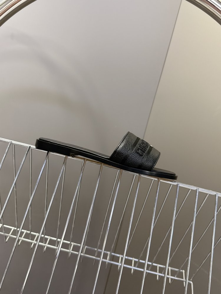 Шльопанці жіночі фото 5