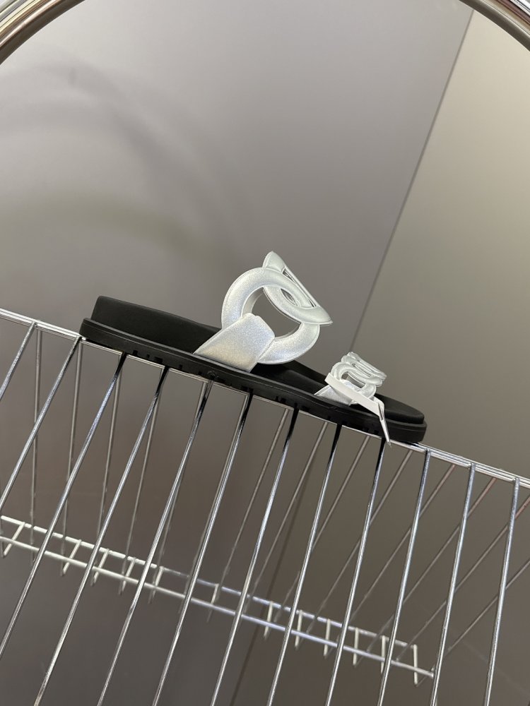 Шлепанцы женские фото 5