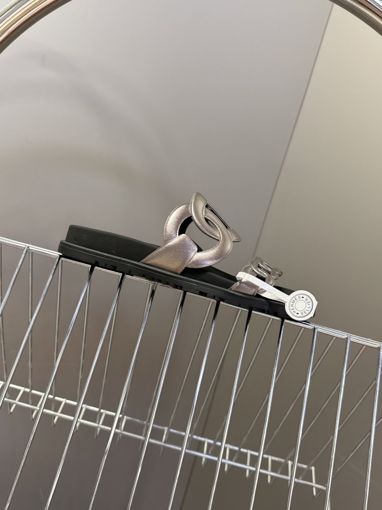 Шлепанцы женские фото 5