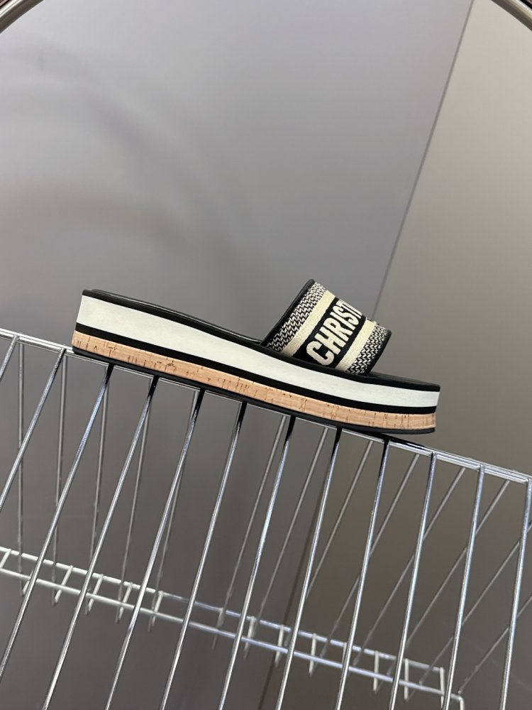 Шльопанці жіночі фото 5