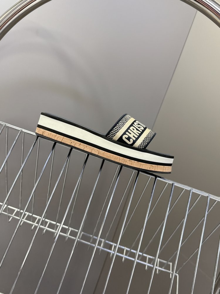 Шльопанці жіночі фото 5