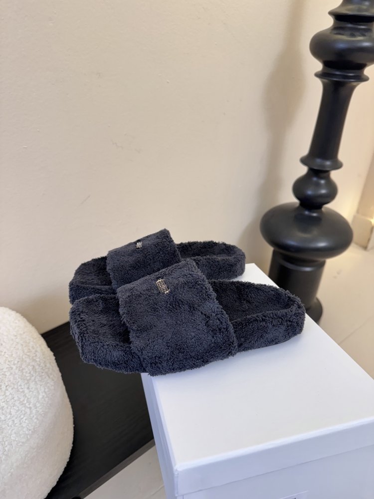 Шльопанці жіночі фото 5