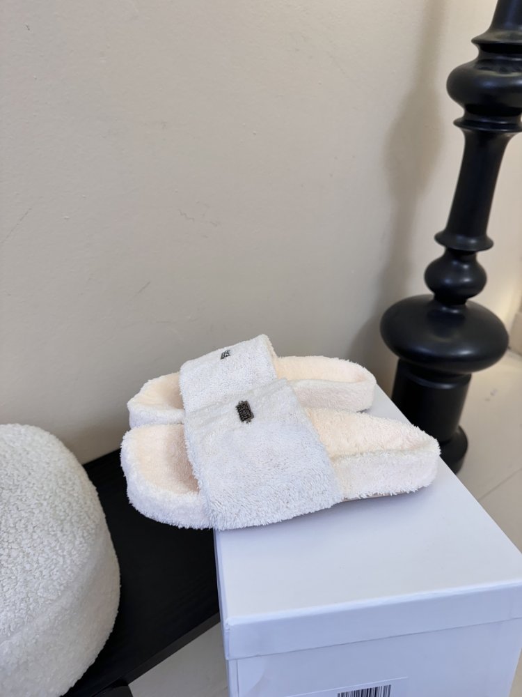 Шльопанці жіночі фото 5