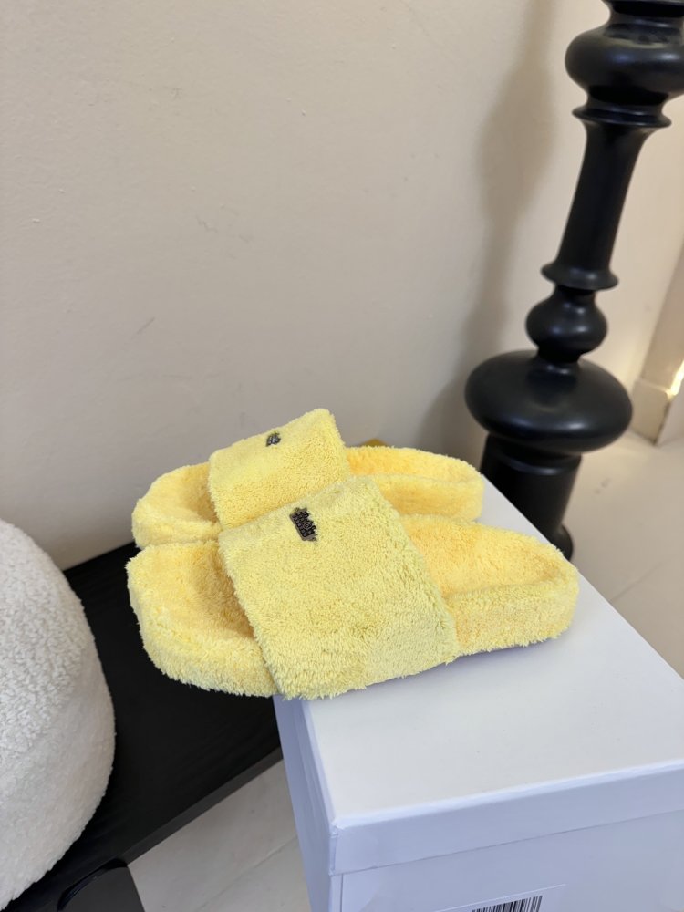 Шльопанці жіночі фото 5