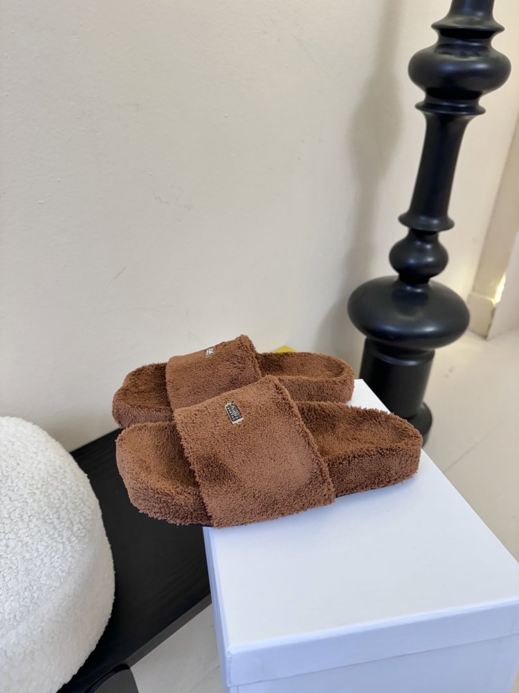 Шльопанці жіночі фото 5