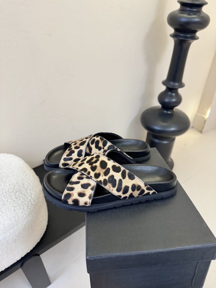 Шлепанцы женские фото 5