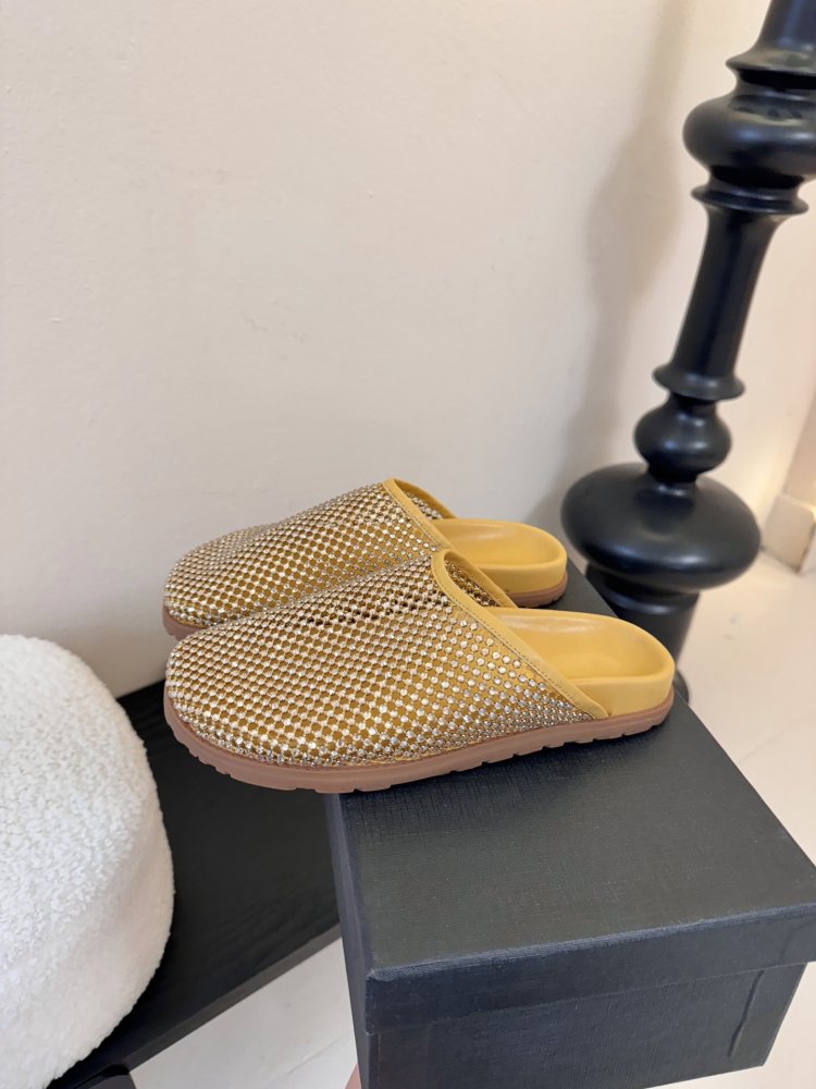 Шлепанцы женские фото 5