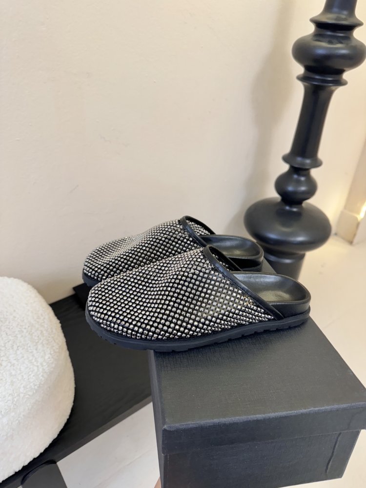 Шлепанцы женские фото 5