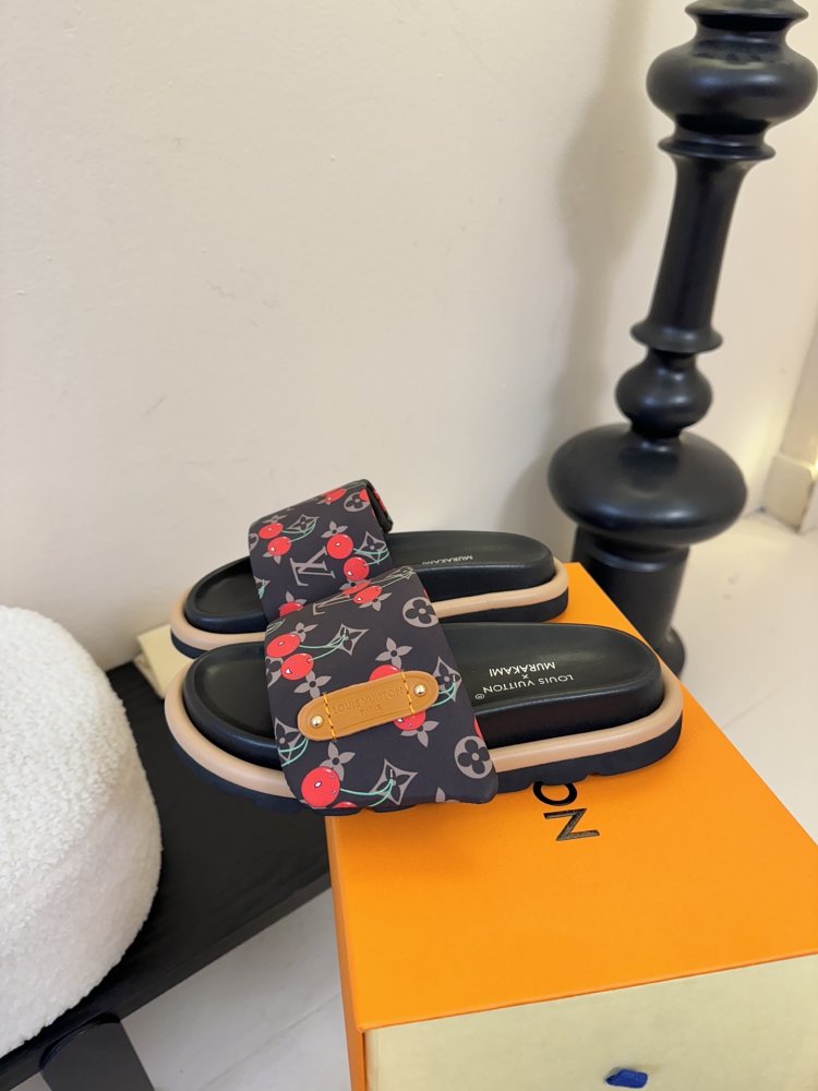 Шлепанцы женские фото 5