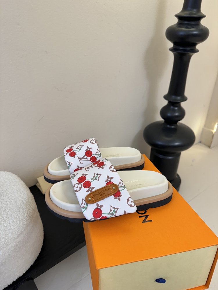 Шлепанцы женские фото 5