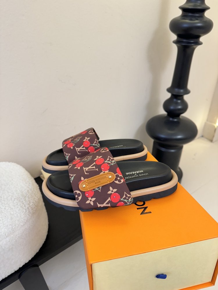 Шлепанцы женские фото 5