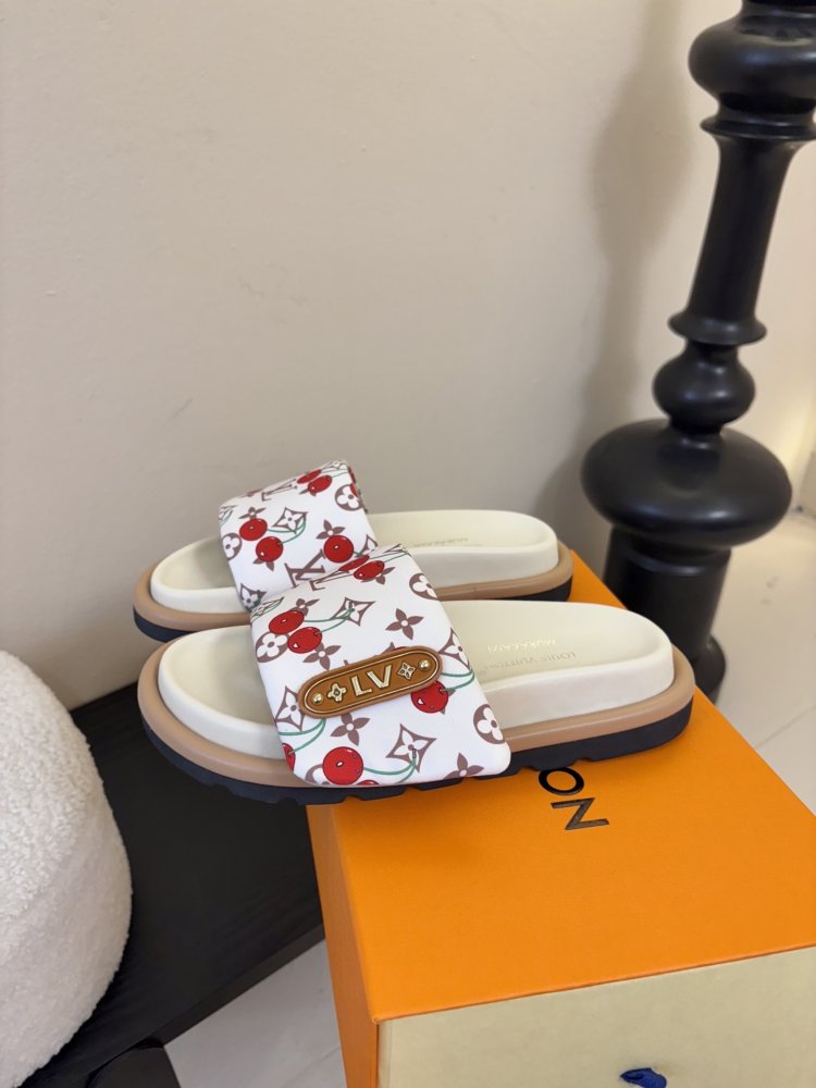 Шлепанцы женские фото 5