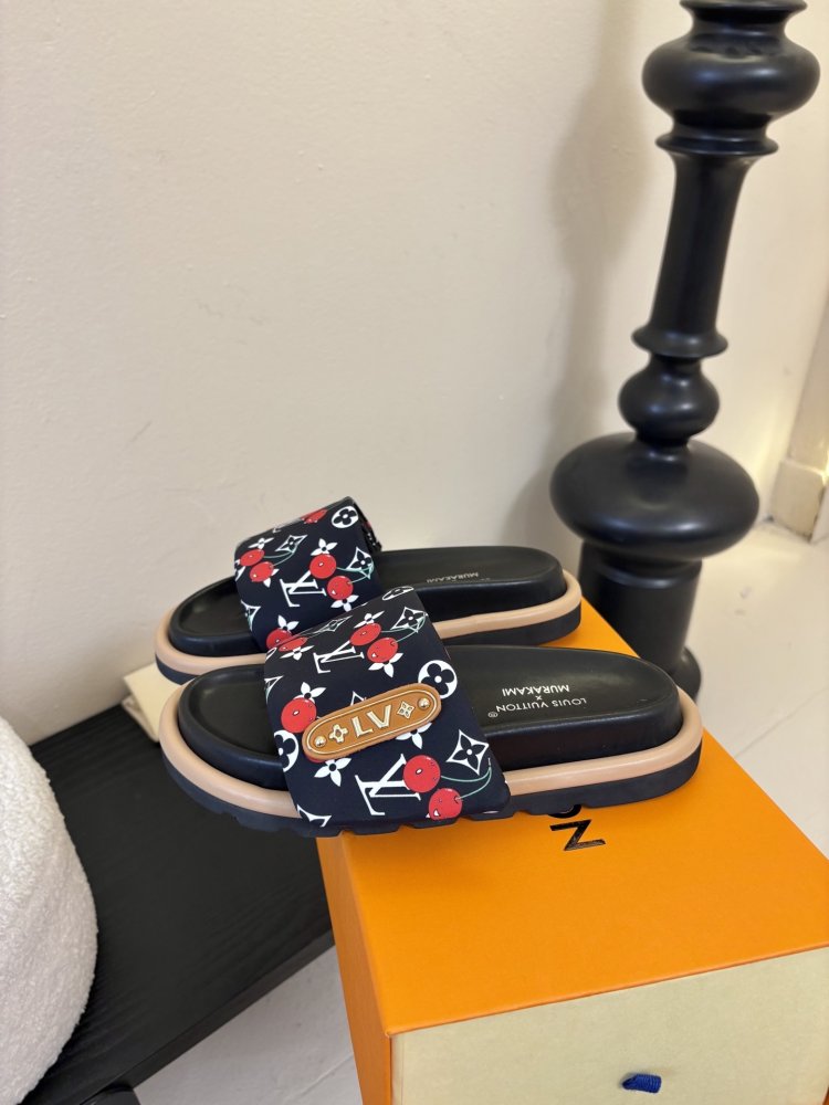 Шлепанцы женские фото 5