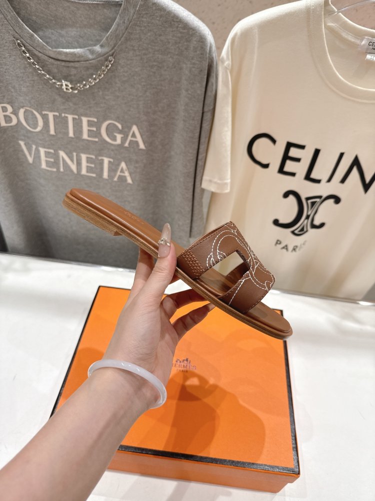 Шлепанцы женские фото 5