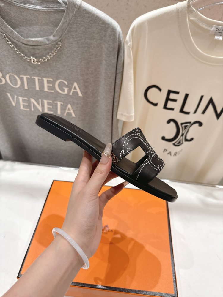 Шлепанцы женские фото 5