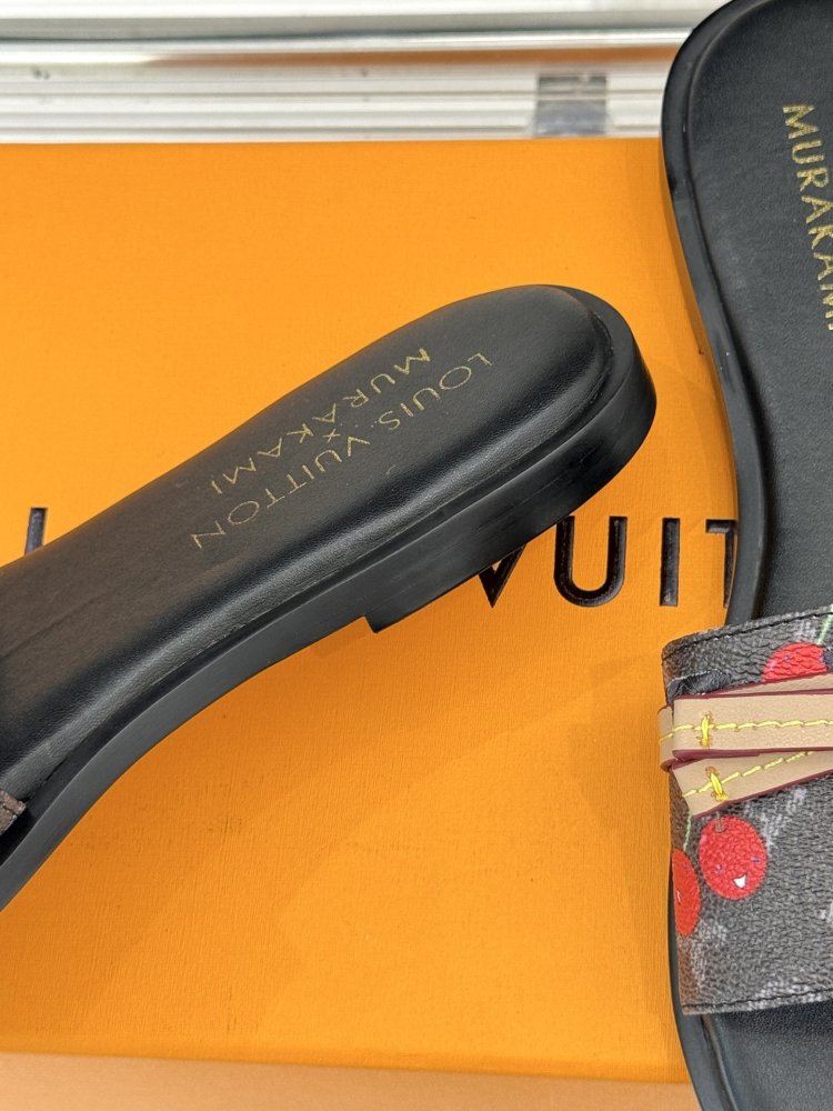 Шльопанці жіночі фото 6