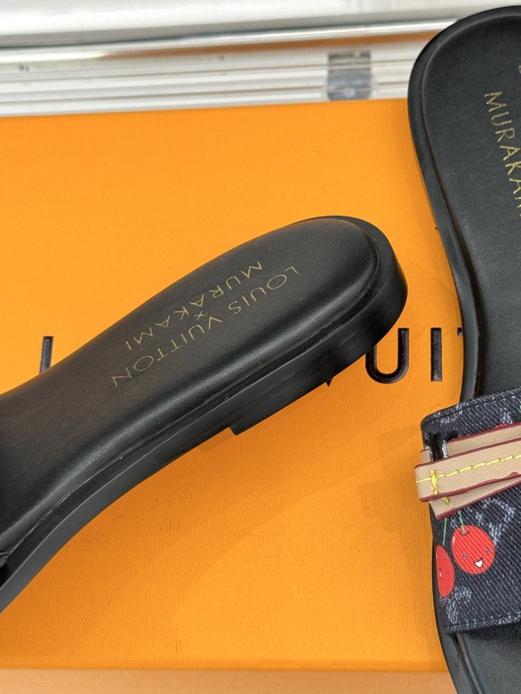 Шлепанцы женские фото 6