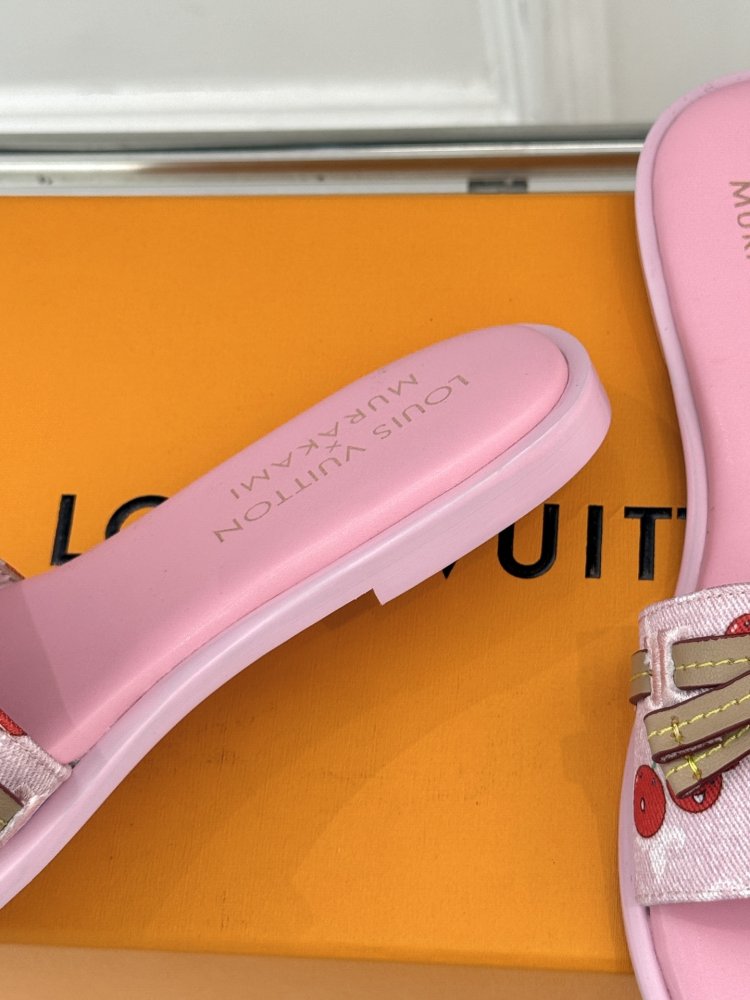 Шлепанцы женские фото 6