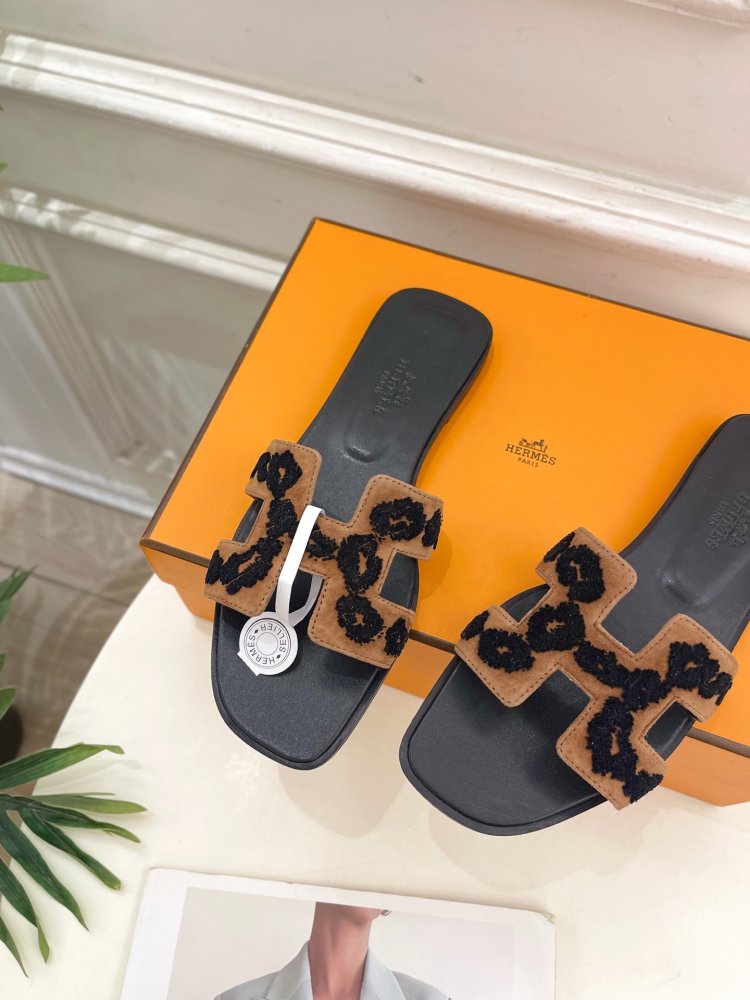 Шльопанці жіночі фото 6