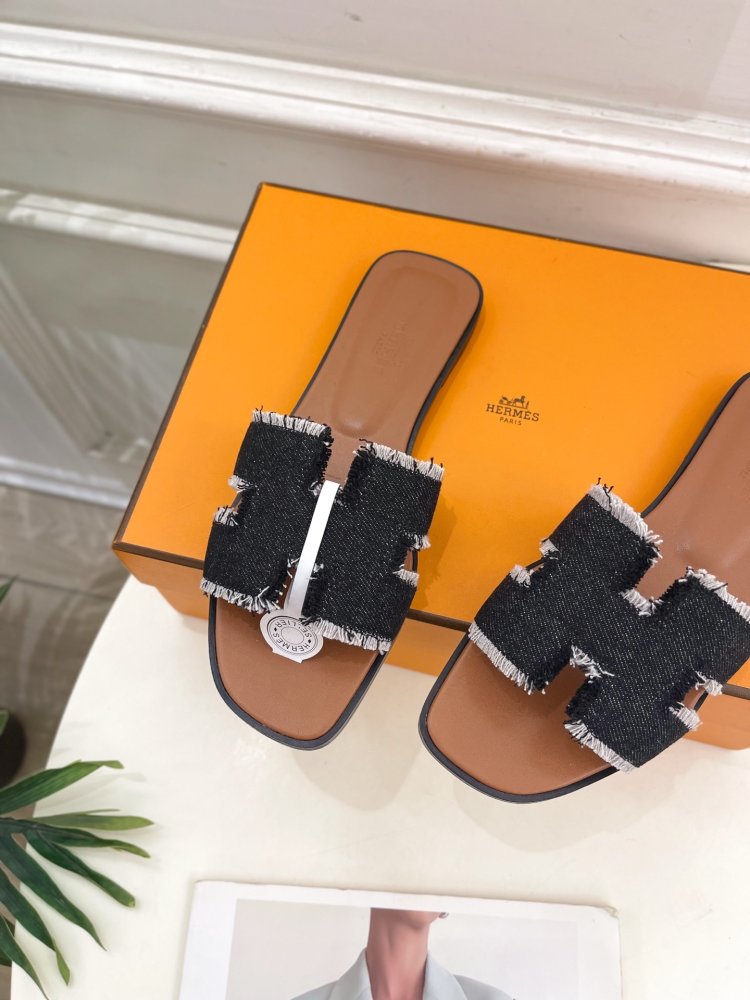 Шлепанцы женские фото 6