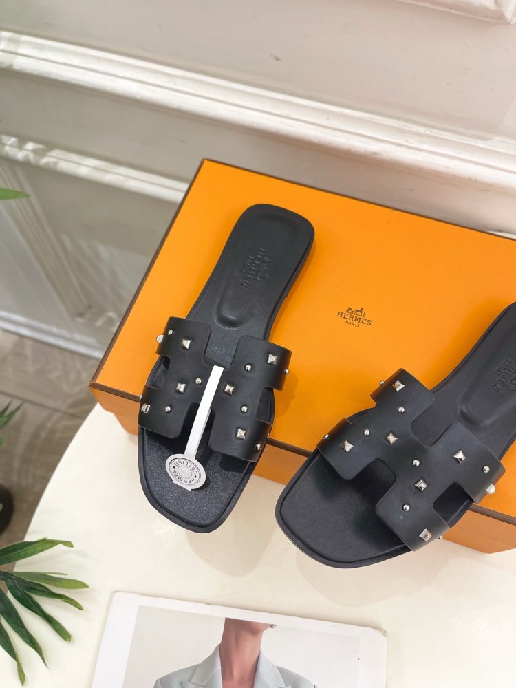 Шлепанцы женские фото 6