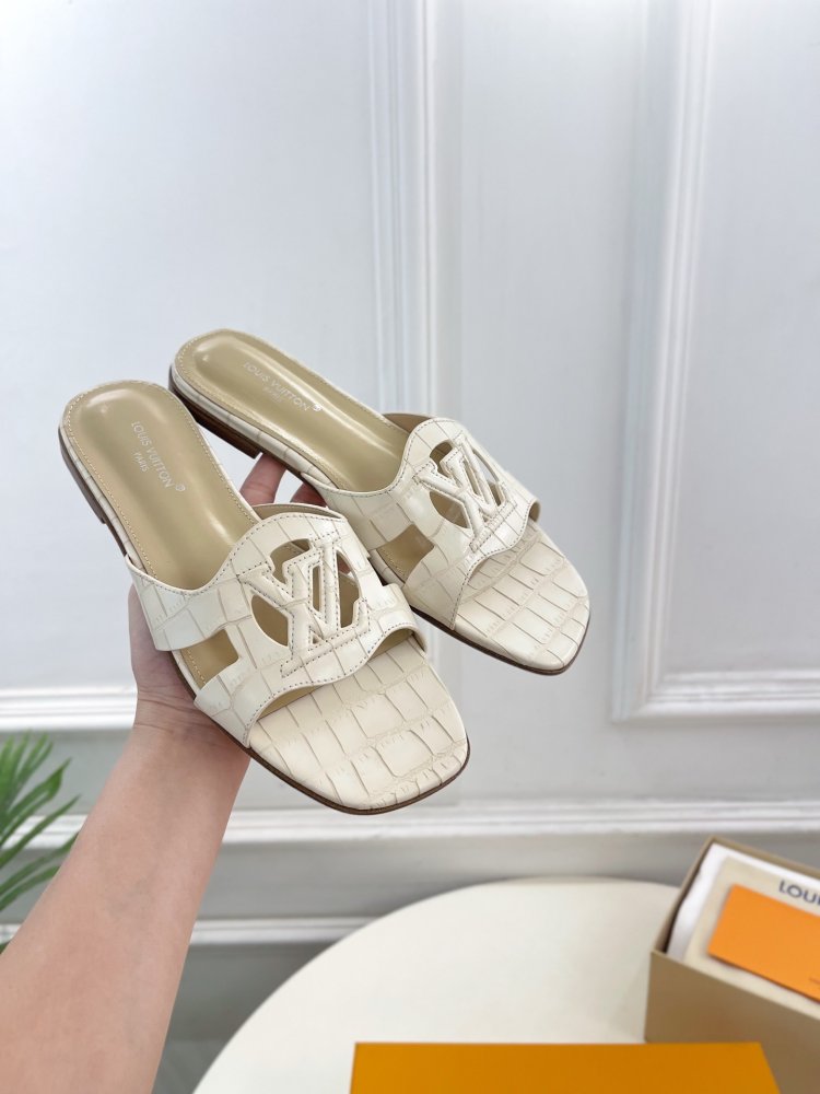 Шлепанцы женские фото 6