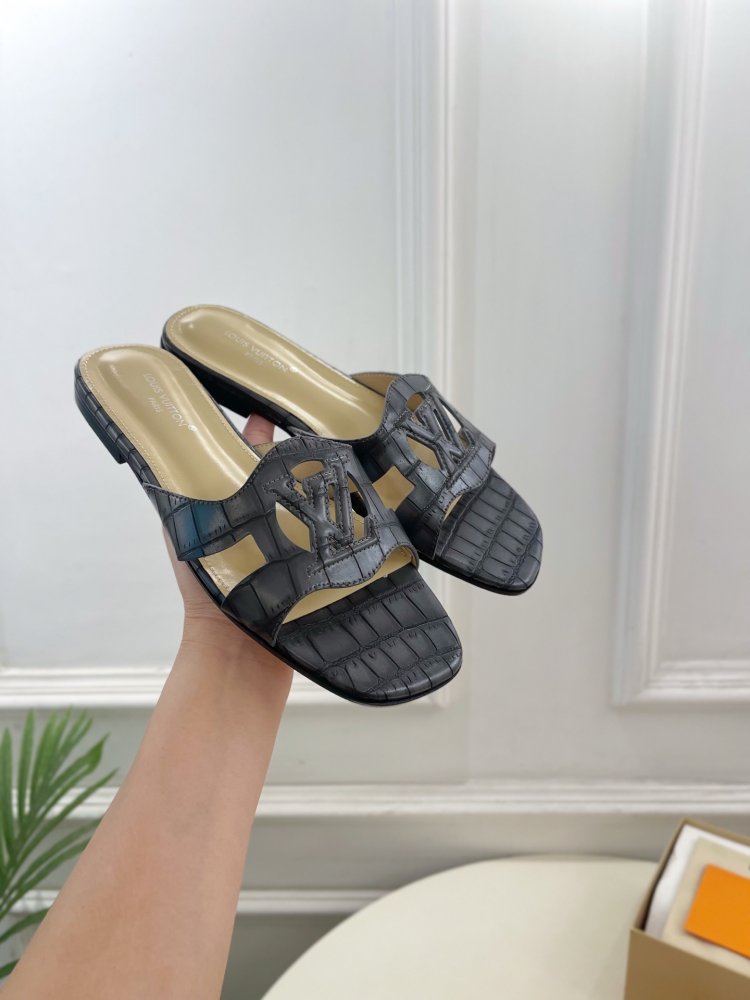 Шлепанцы женские фото 6