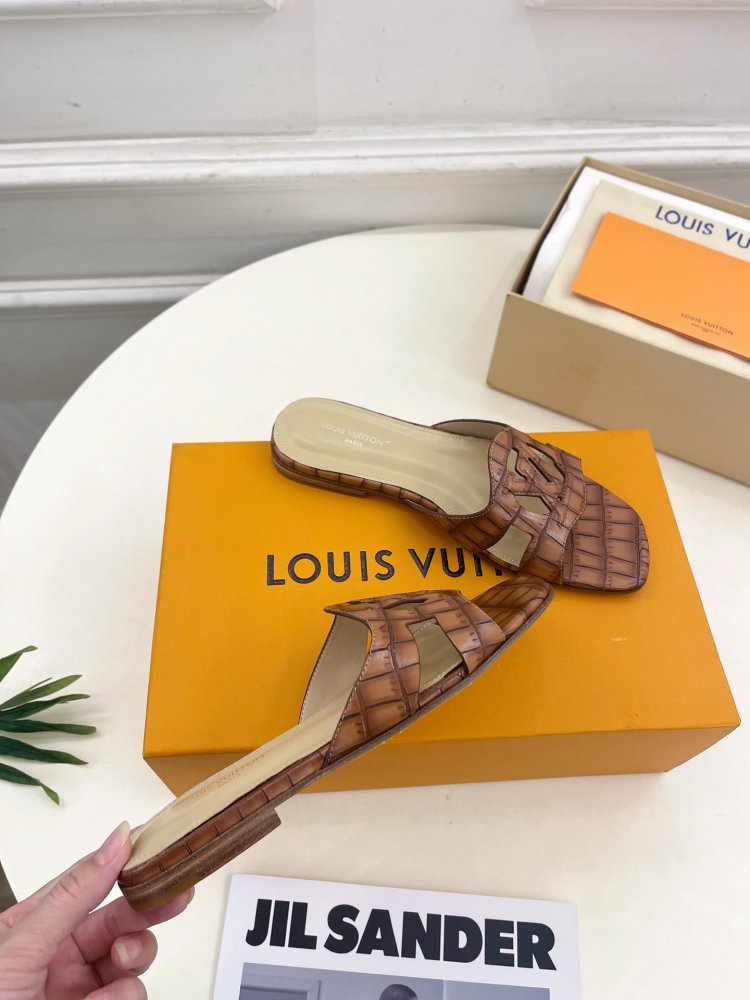 Шльопанці жіночі фото 6