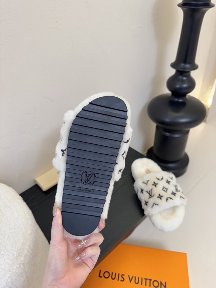 Шльопанці жіночі фото 6